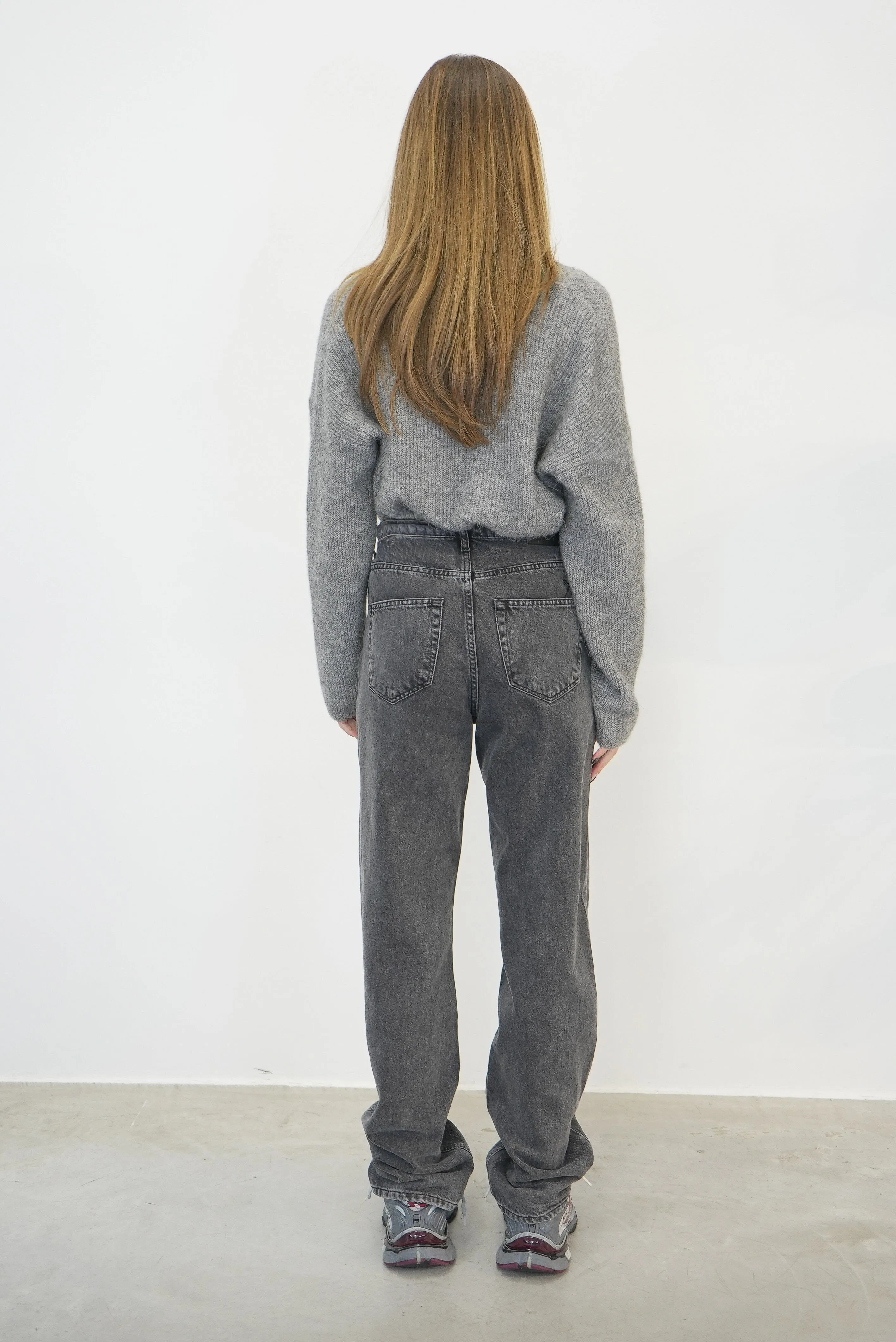 ALPHA V-NECK WOOL PULLOVER IN GREY
