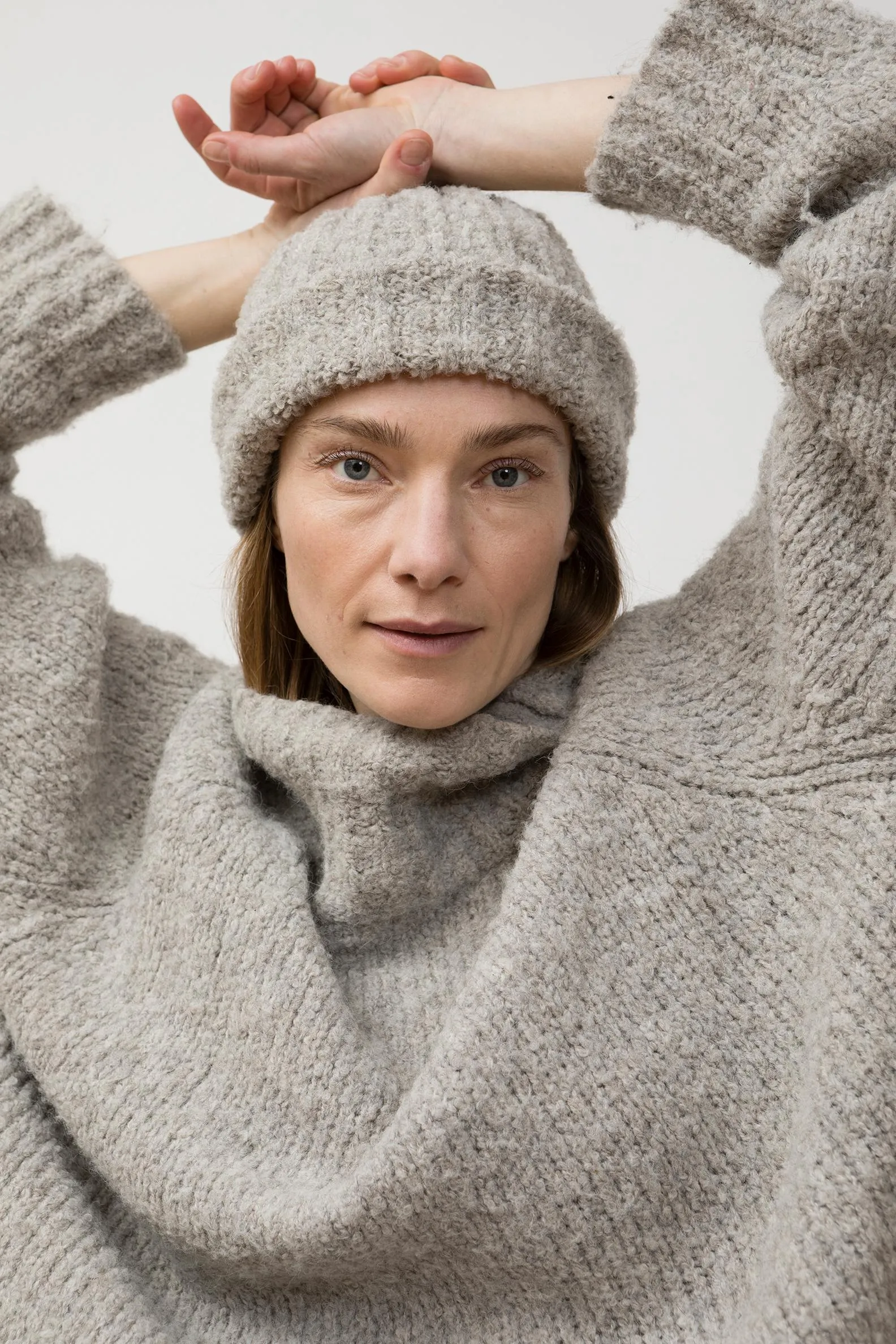 Oskar Beanie Undyed Grey